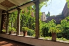 Chiostro con giardini nel cuore di Milano