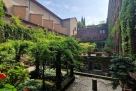 Chiostro con giardini nel cuore di Milano